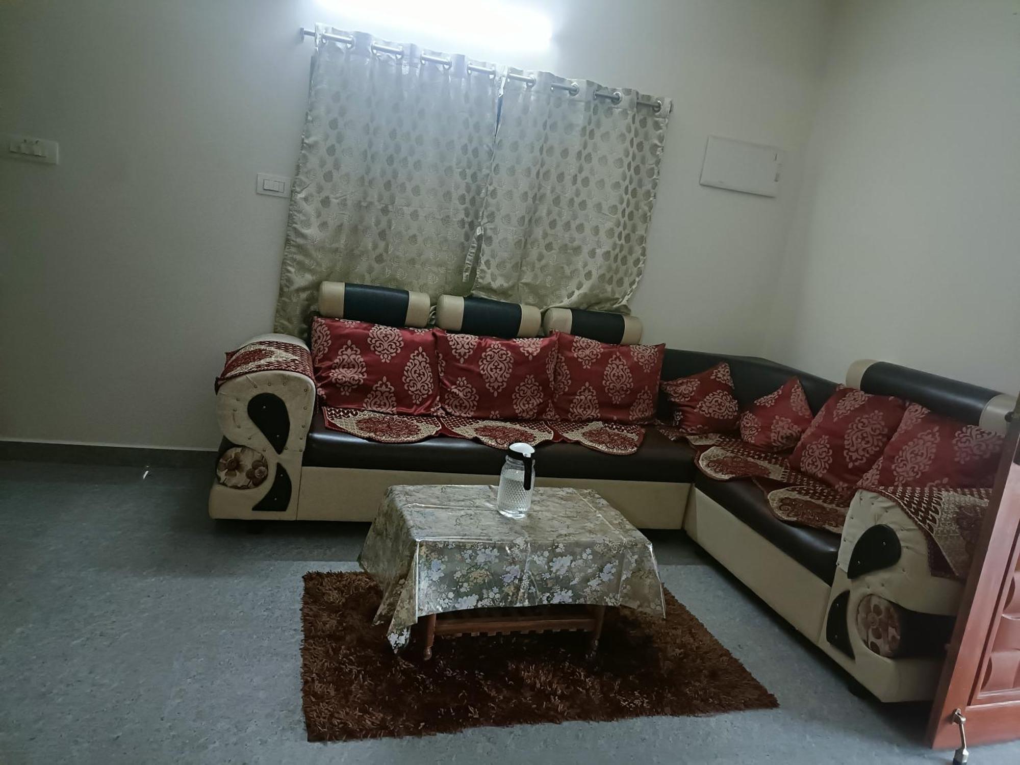 Sreenivasa Apartment *