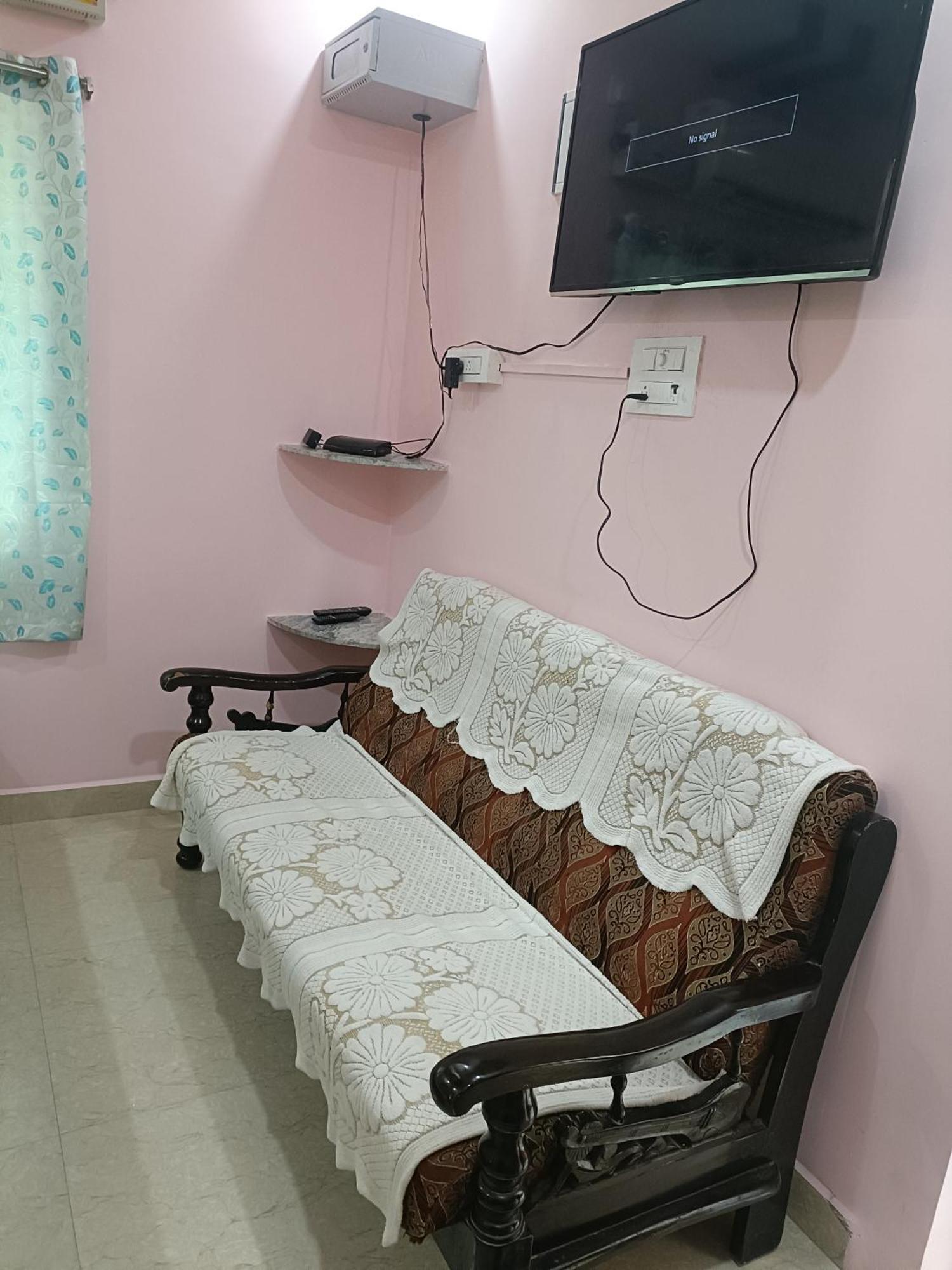 Sreenivasa Apartment *